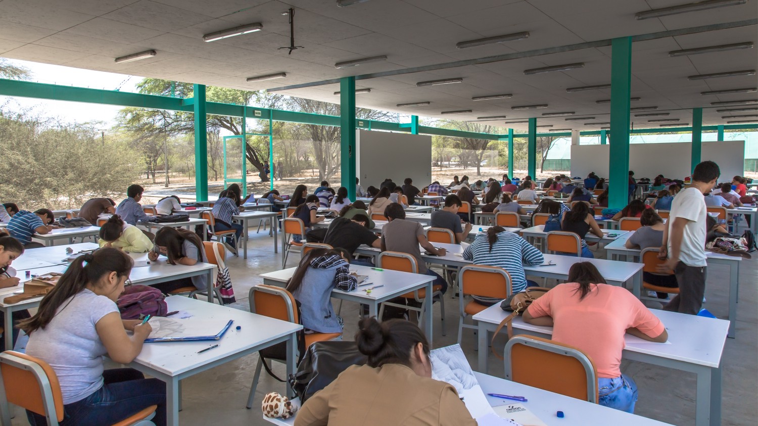 UDEP Alumnos dentro del aula taller